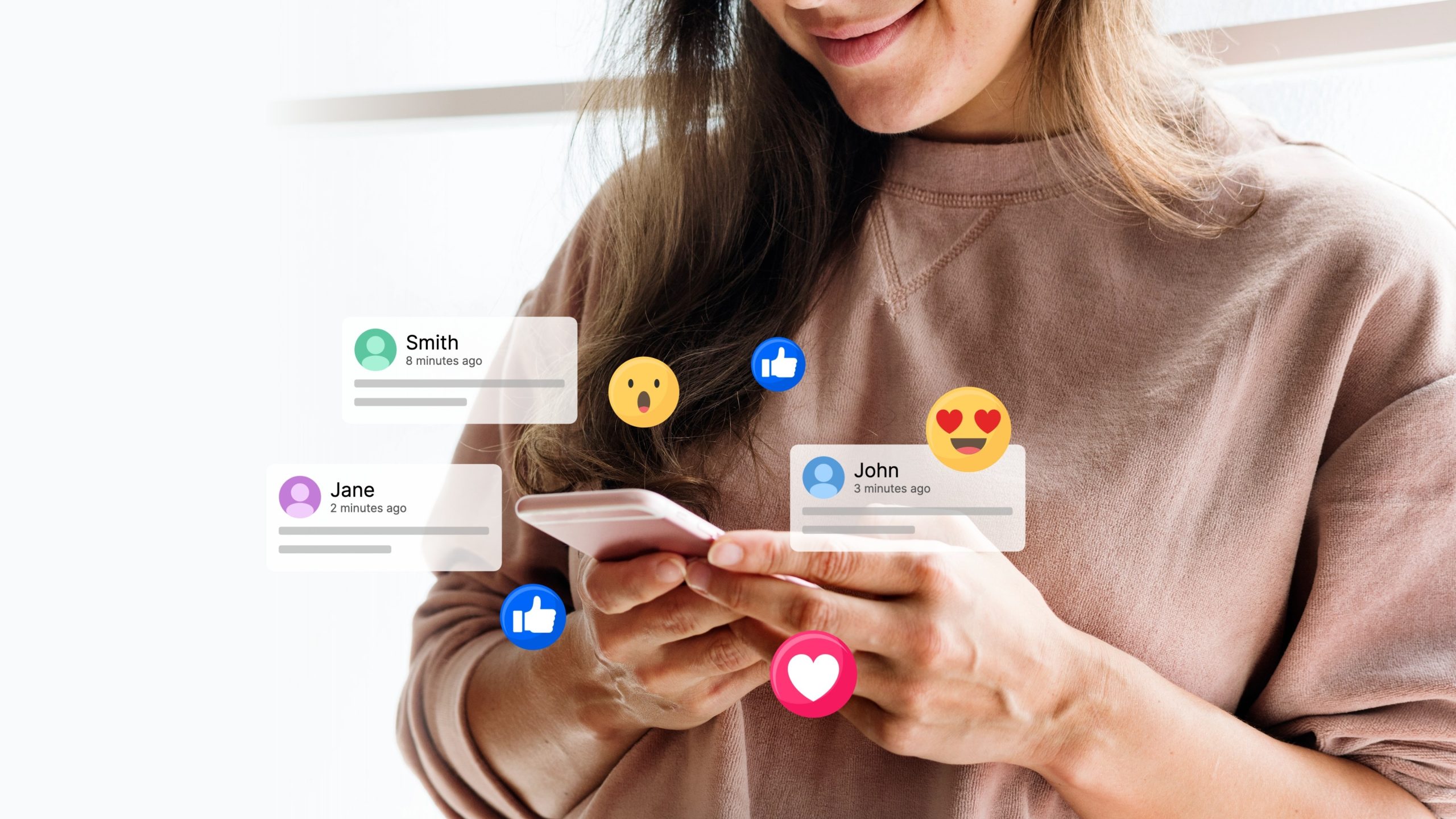 mujer usando smarthphone con iconos emojis reacciones y comentarios scaled